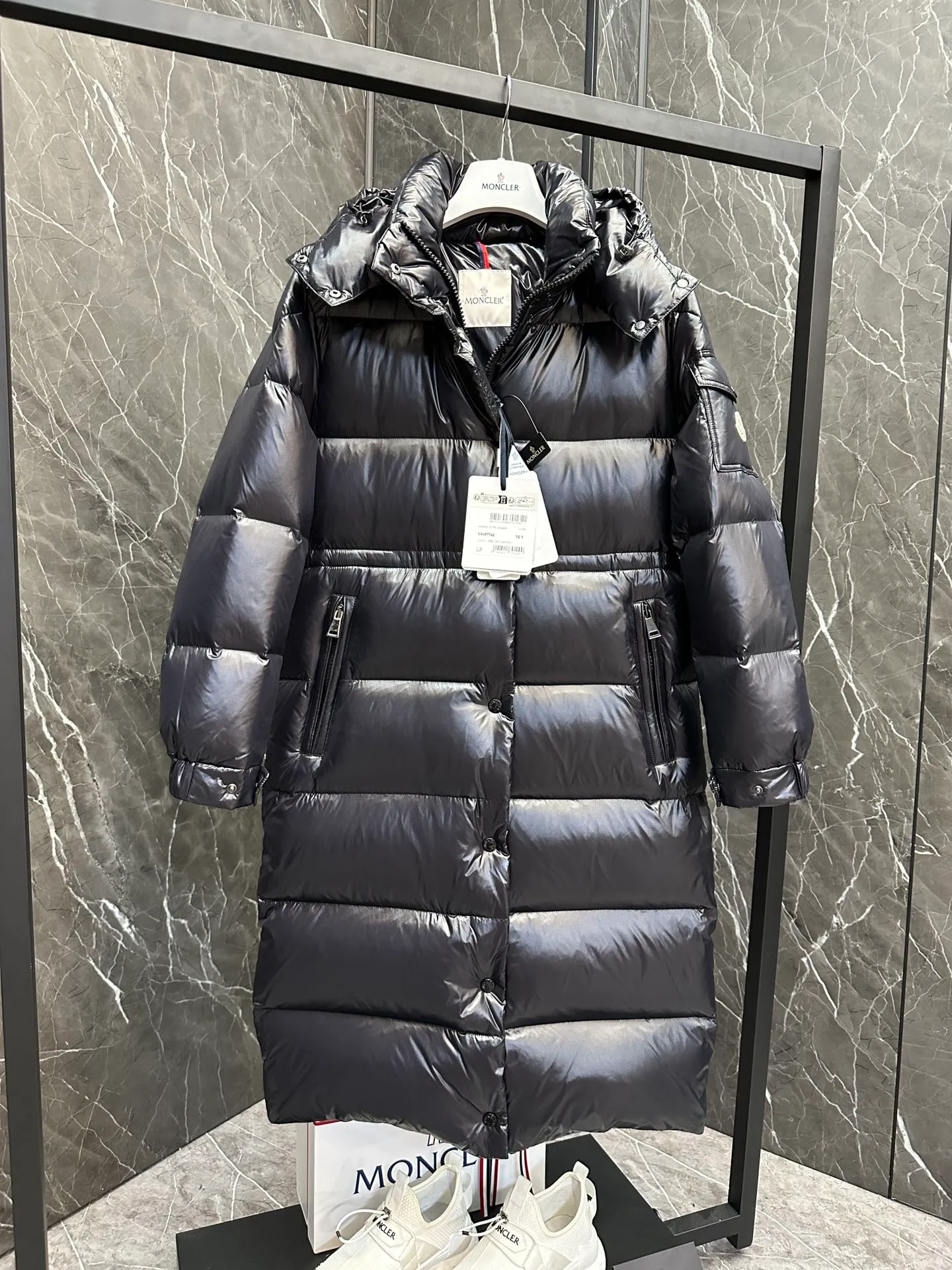 ⬆️Moncler Cavettaz .480 ❗️❗️❗️ . .Premium . . Cavettaz nylon laqué ， 。 Cavettaz Classic ， 。 nylon laqué ， 。 nylon laqué Nylon laqué Size : 0-2 Black Cream White